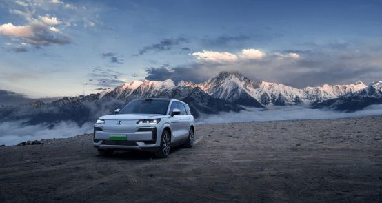 腾势N9震撼上市不再低调3898万元起long8国际龙8科技重构旗舰SUV！(图2)